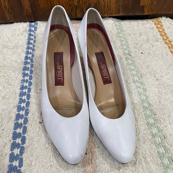 Easy Spirit Leather Heels Bundle Size 7 AAA Navy, Beige and White Low Heel Pumps - Picture 4 of 16